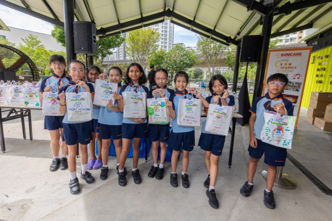 Representing the primary 4 cohort to give out children’s day goodie bags